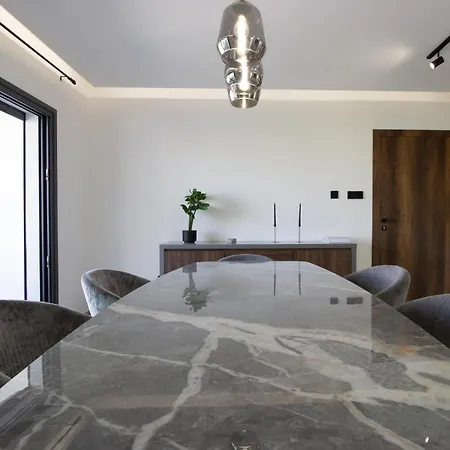 High-end 3br Huge Duplex Near Landmark Lejlighed Nicosia