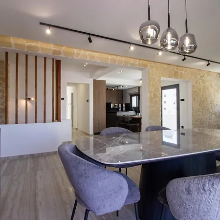 High-end 3br Huge Duplex Near Landmark * Нікосія