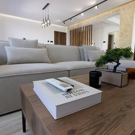 High-end 3br Huge Duplex Near Landmark Lejlighed *