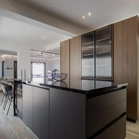 High-end 3br Huge Duplex Near Landmark Lejlighed *