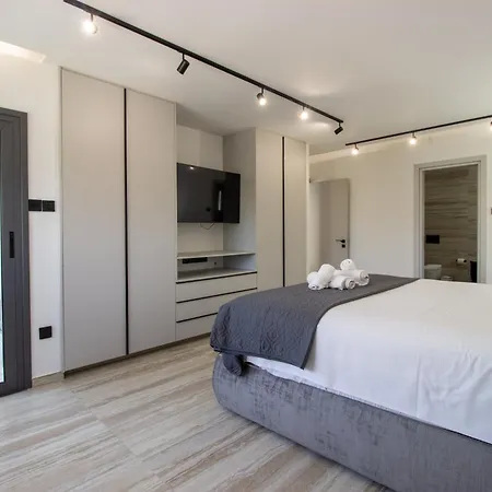 High-end 3br Huge Duplex Near Landmark Lejlighed Nicosia